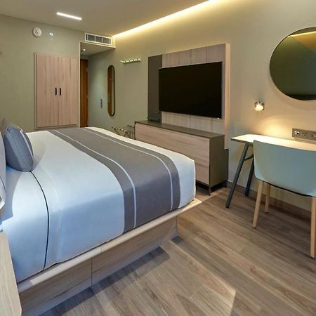 City Express Plus By Marriott Guadalajara Providencia Esterno foto