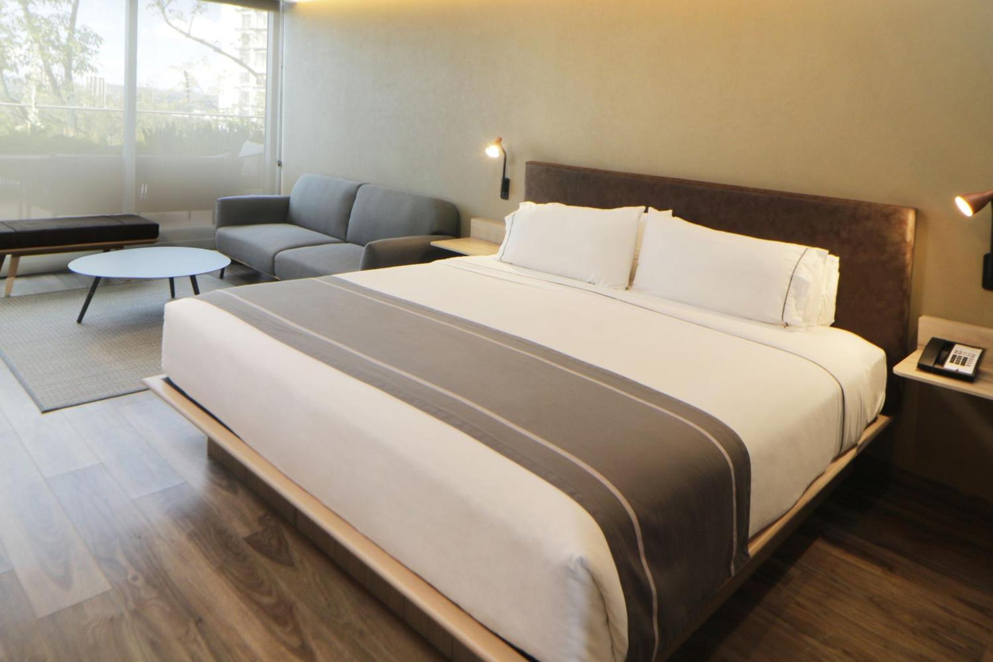 City Express Plus By Marriott Guadalajara Providencia Esterno foto