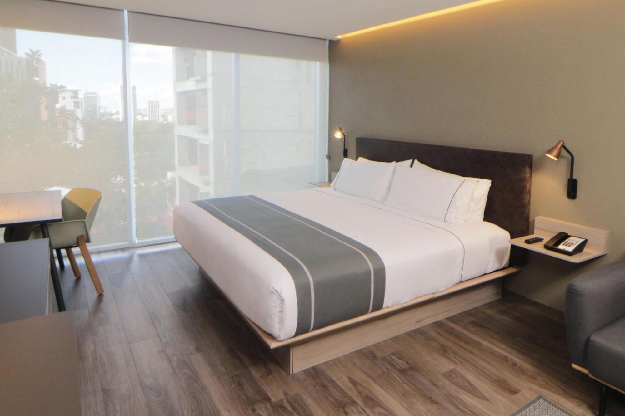 City Express Plus By Marriott Guadalajara Providencia Esterno foto