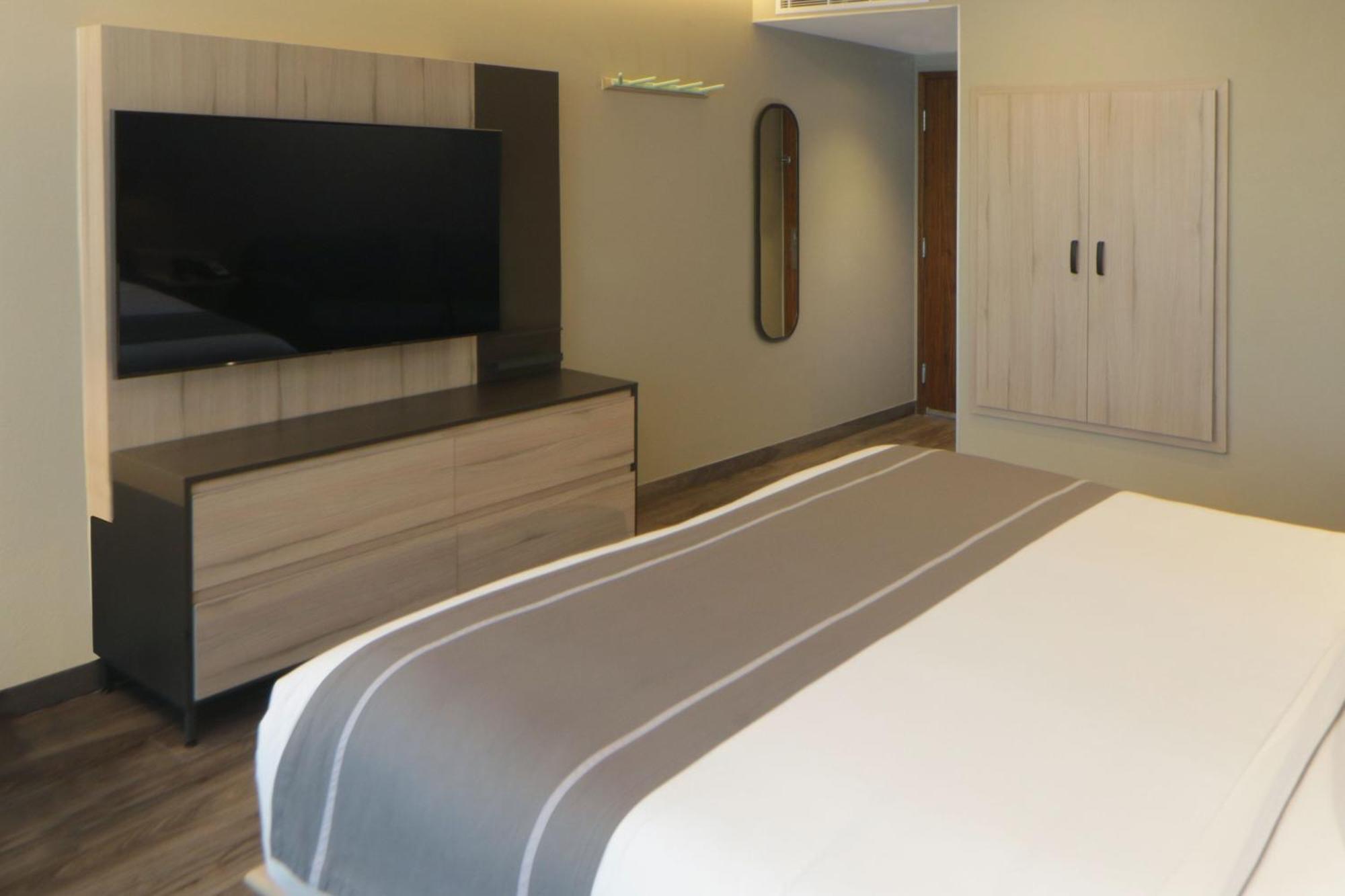 City Express Plus By Marriott Guadalajara Providencia Esterno foto