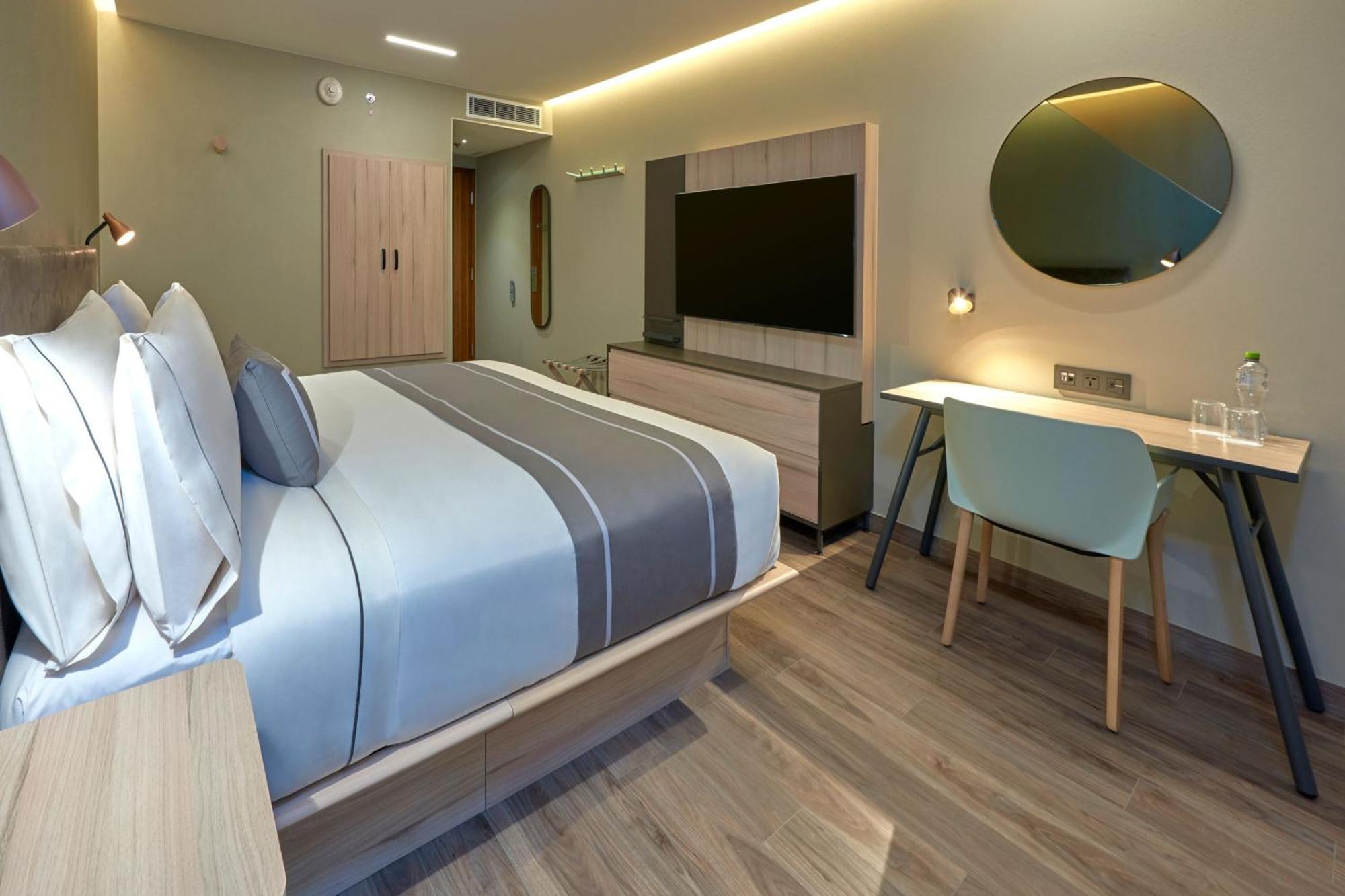 City Express Plus By Marriott Guadalajara Providencia Esterno foto