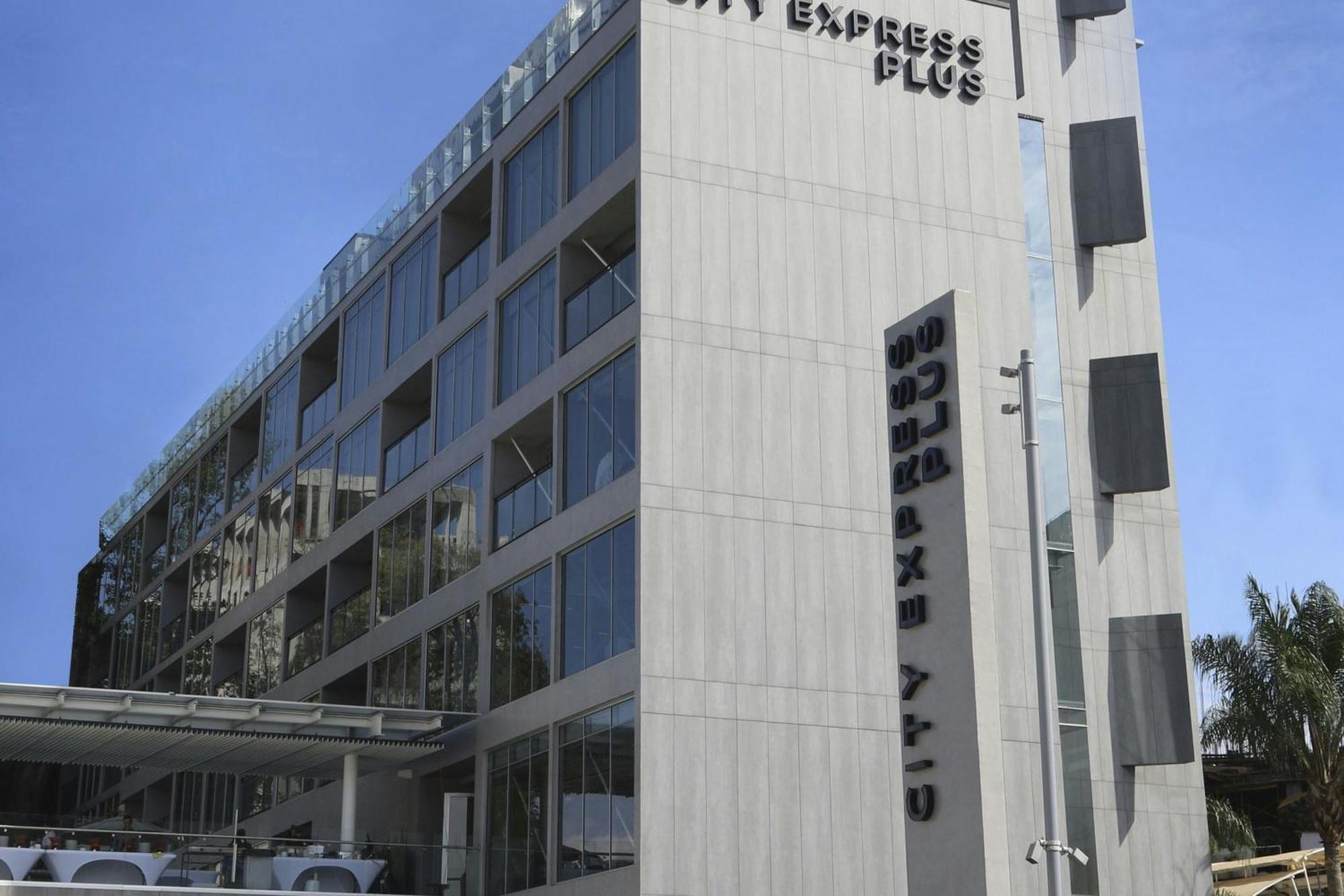 City Express Plus By Marriott Guadalajara Providencia Esterno foto