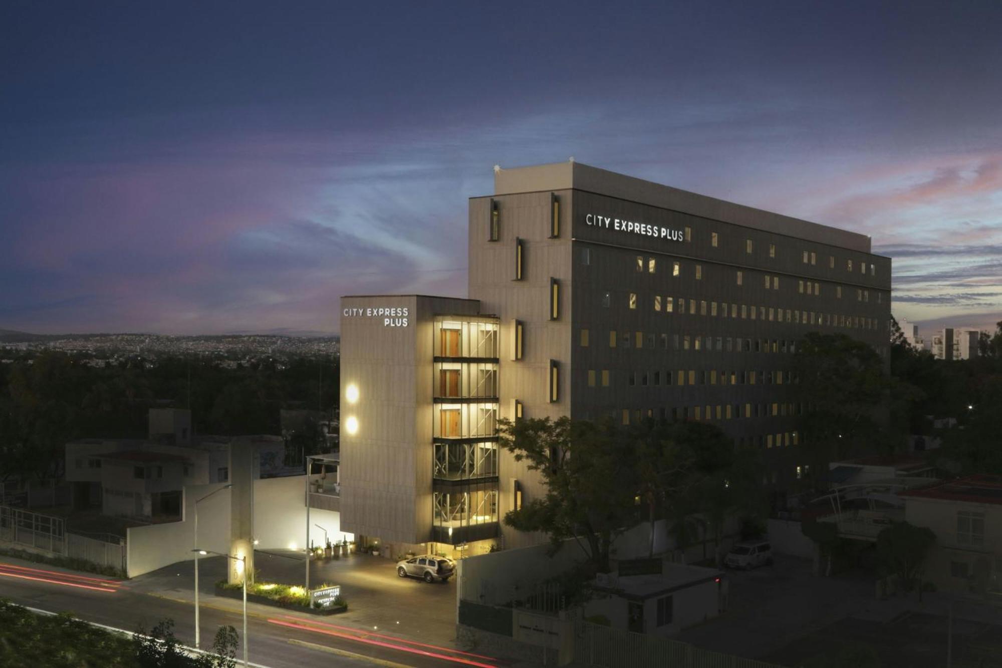 City Express Plus By Marriott Guadalajara Providencia Esterno foto